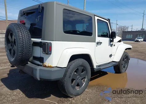2010 Jeep Wrangler Sahara z USA, uszkodzony, nr VIN 1J4GA5D16AL231085